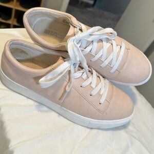 EUC MIA Viola pale pink tan sneakers shoes 10 slip on lace up MIA neutral pink